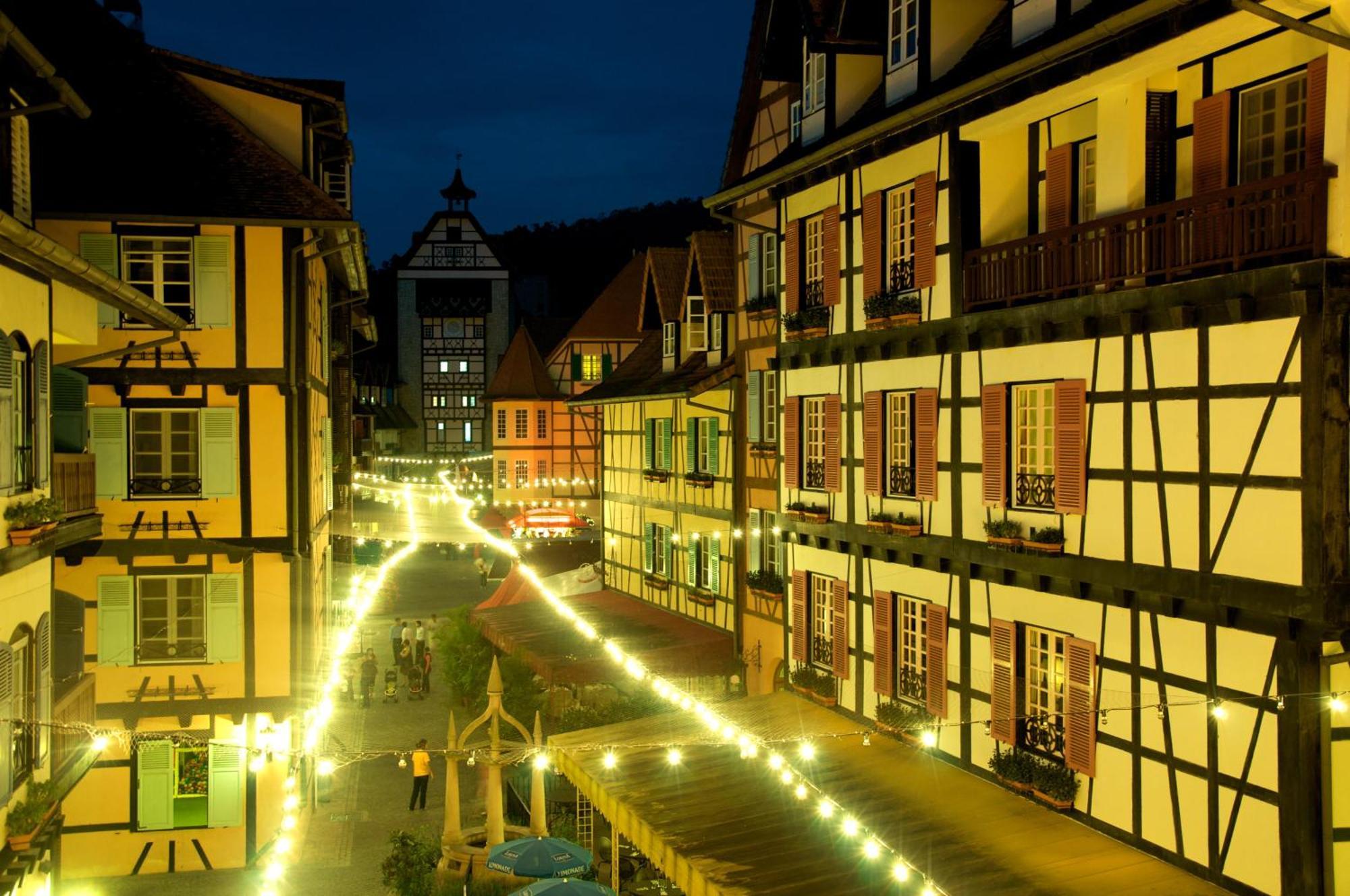 Colmar Tropicale Hotel Bukit Tinggi Exterior photo