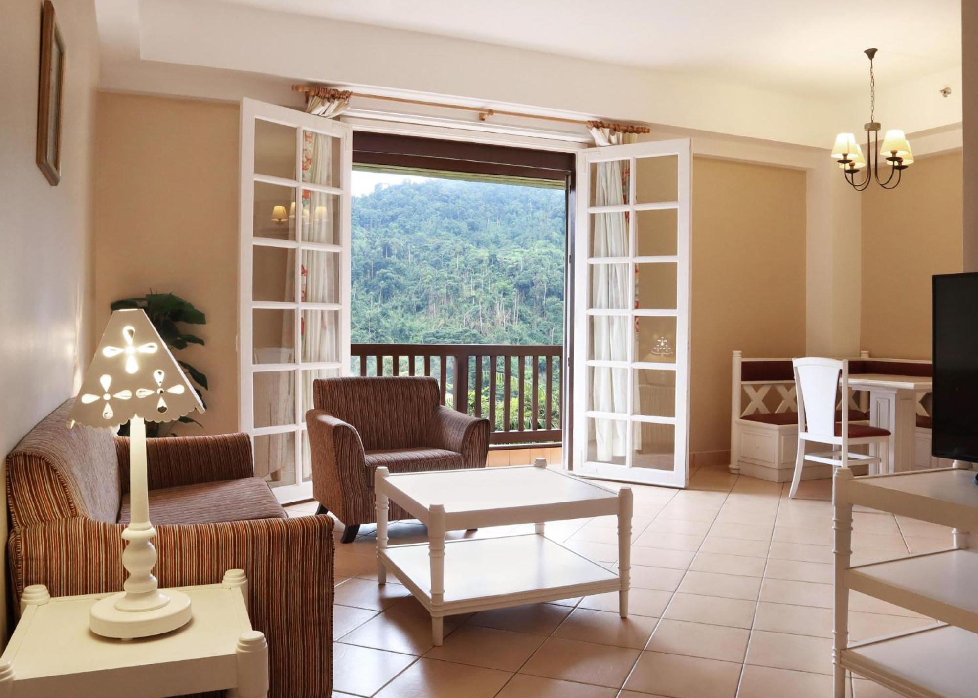 Colmar Tropicale Hotel Bukit Tinggi Exterior photo